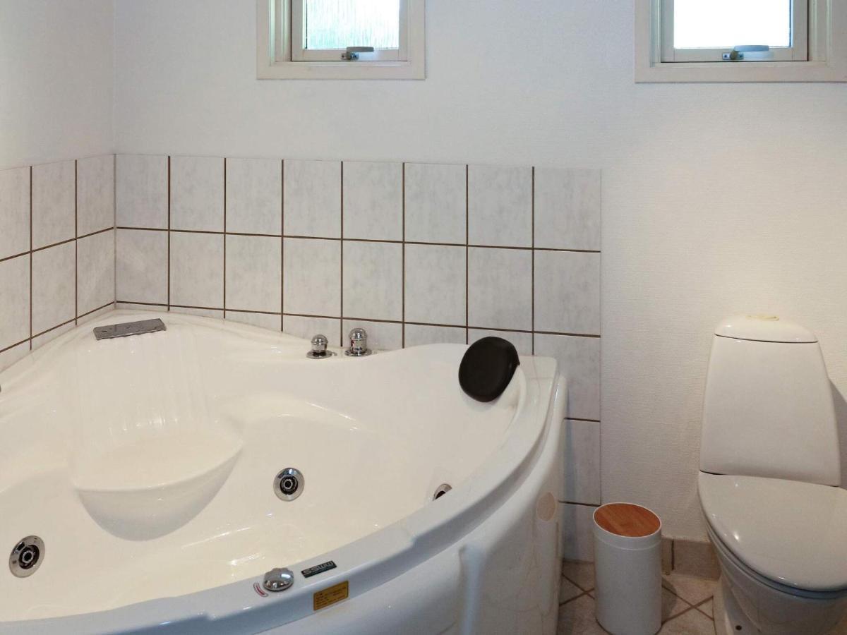 8 Person Holiday Home In Hadsund Exteriör bild